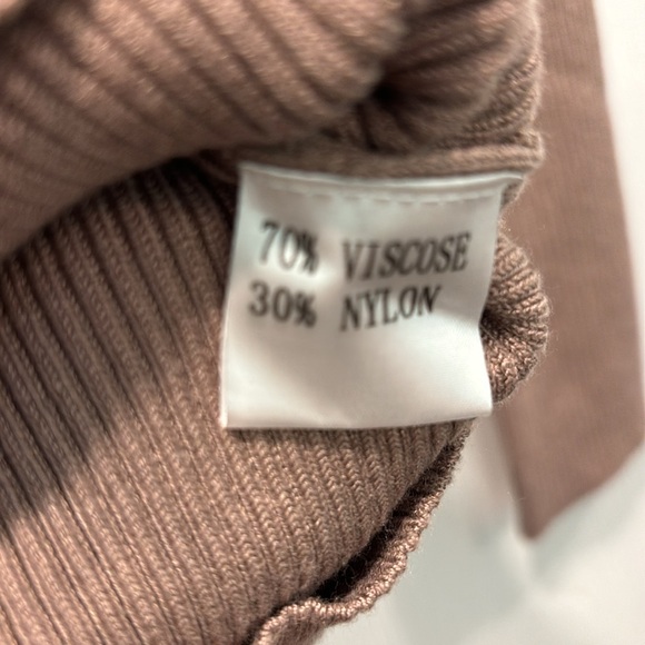 Metal Knot Detail Asymmetric Ribbed Sweater main image 0